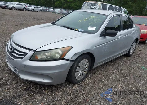 2011 Honda Accord 2.4 Lx z USA, uszkodzony, nr VIN 1HGCP2F34BA008879